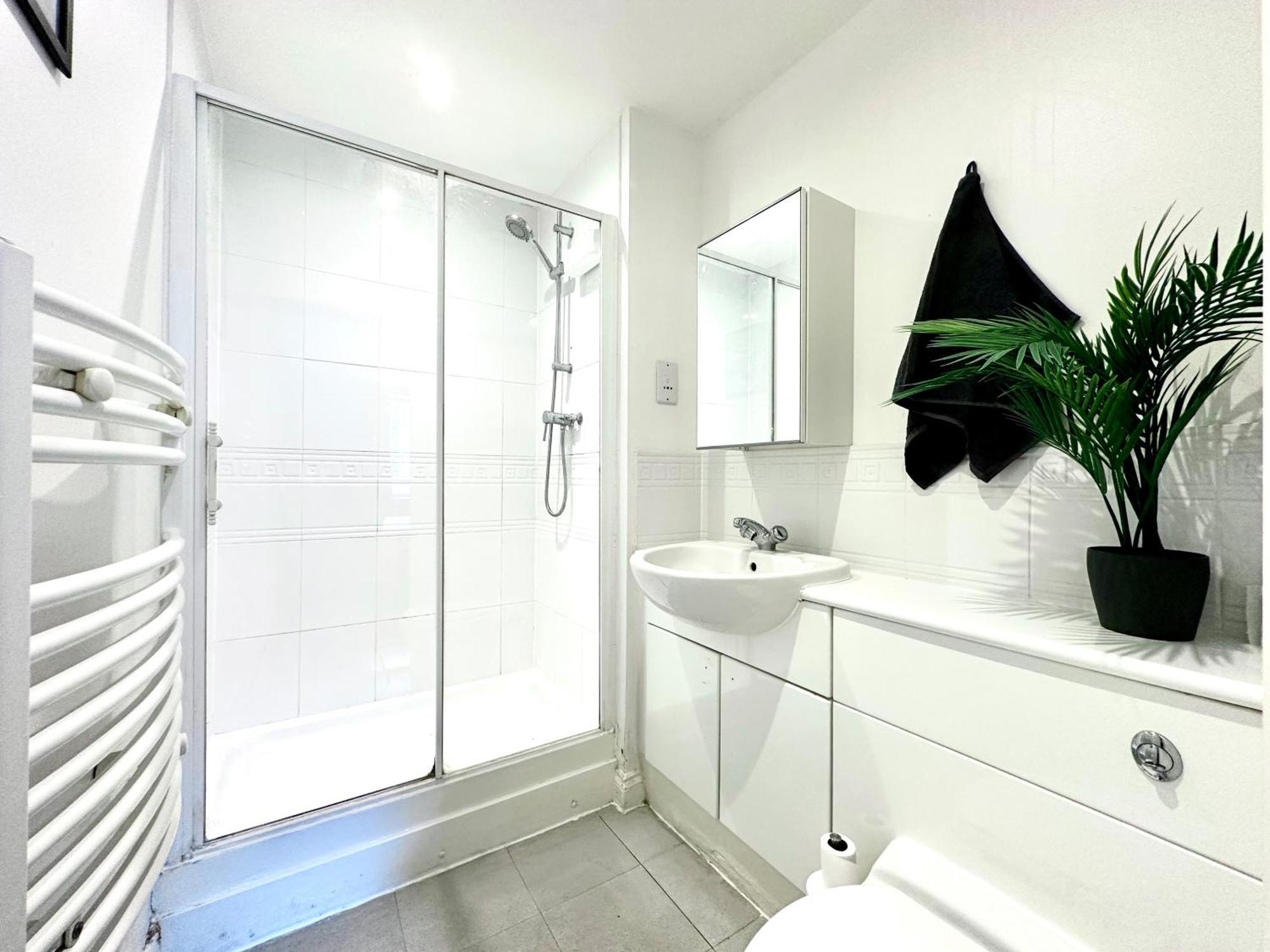 Watford Serviced Apartment, Free Parking, City Centre Esterno foto